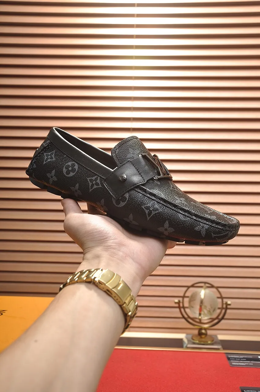 Men's men's shoes 💰420💶 [LV Doudou shoes] (water-dyed cowhide lining) new model is on the market, available on the official website. The new Doudou shoes are processed into single-color materials, and the uppers are made of imported cowhide material. The body of the shoe is fully hemmed with mark thread, and is lined with imported original cowhide leather. The elegant shoe shape is super suitable for all-matching, and the size is 38-44.